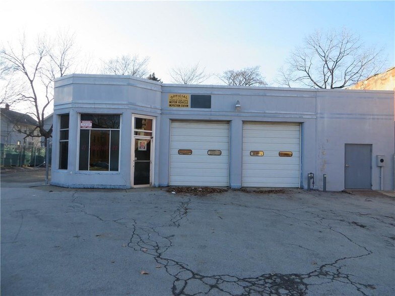 47 Thurston Rd, Rochester, NY 14619