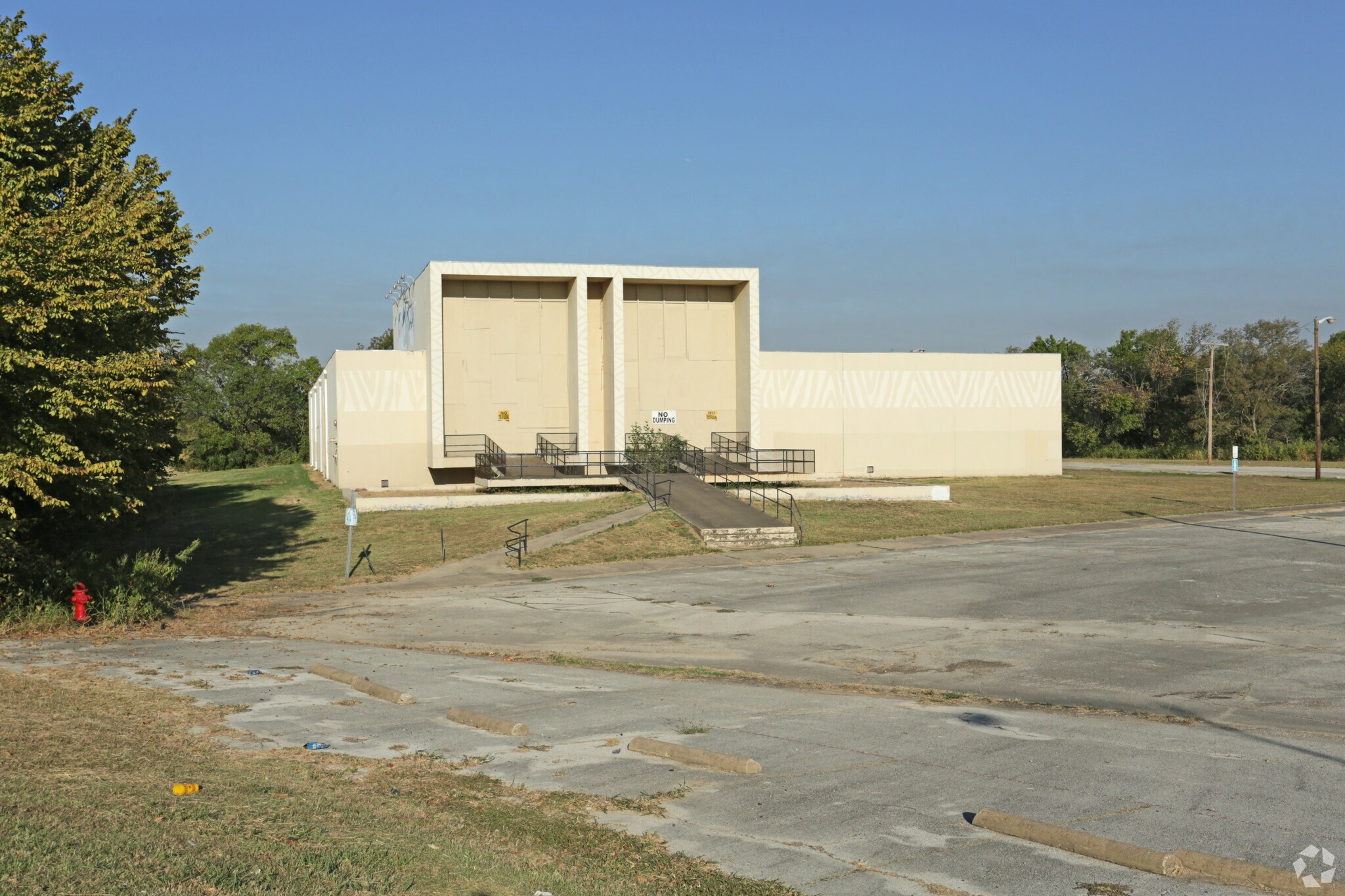 702 E Palace Pky, Grand Prairie, TX for sale Primary Photo- Image 1 of 1