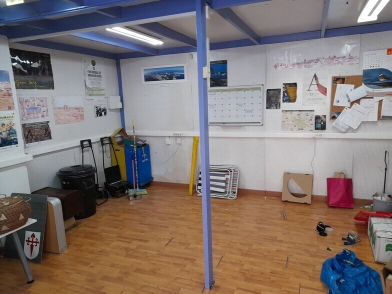 Retail in Cáceres for lease - Building Photo - Image 2 of 9