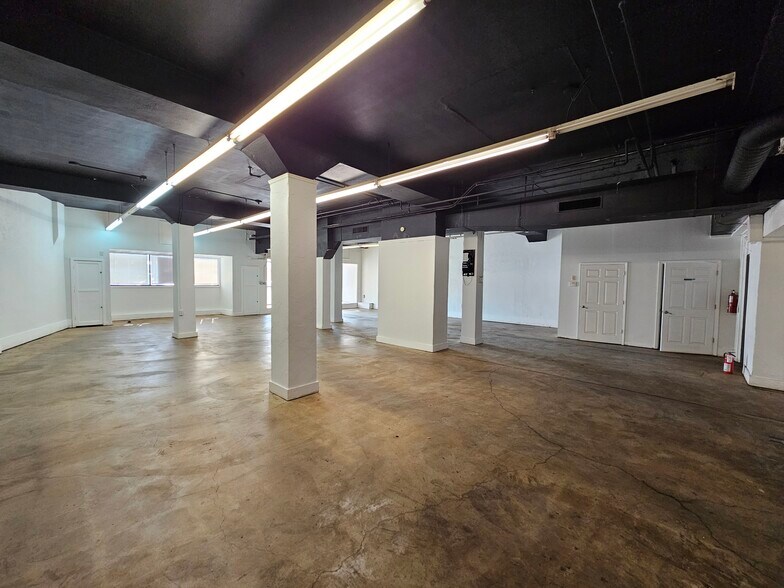 2951-2961 Colerain Ave, Cincinnati, OH for lease - Building Photo - Image 3 of 3