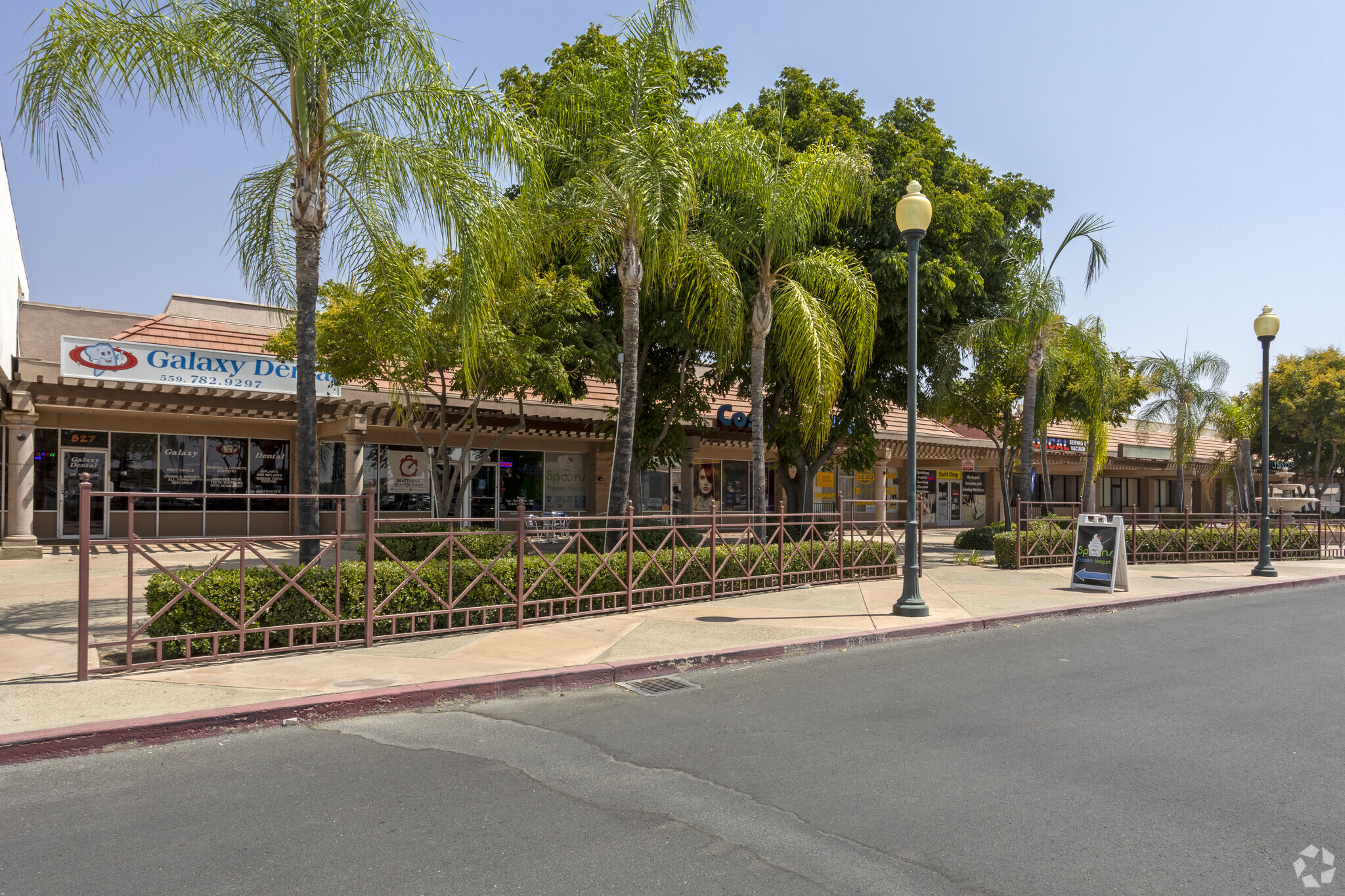 827-847 W Henderson Ave, Porterville, CA for lease Primary Photo- Image 1 of 5