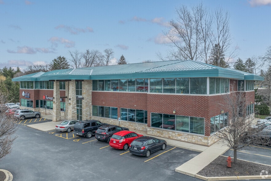 5250 S 108th St, Hales Corners, WI for lease - Building Photo - Image 3 of 16