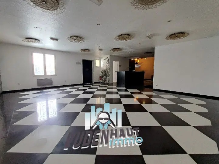 Retail in Portet-sur-Garonne for lease Interior Photo- Image 1 of 10