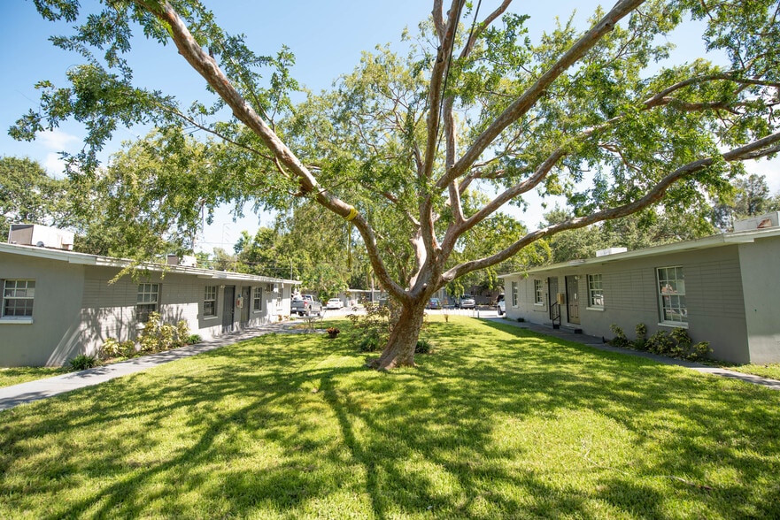 1101 Tuskawilla Dr, Clearwater, FL for sale - Building Photo - Image 2 of 18