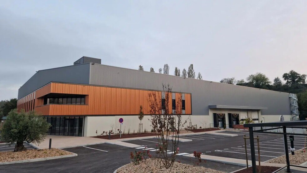 Office in Saint-Laurent-de-Mure for lease - Building Photo - Image 1 of 24