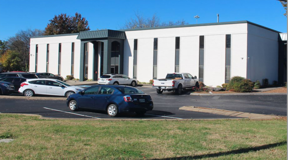 640 Spence Ln, Nashville, TN for lease - Building Photo - Image 1 of 9