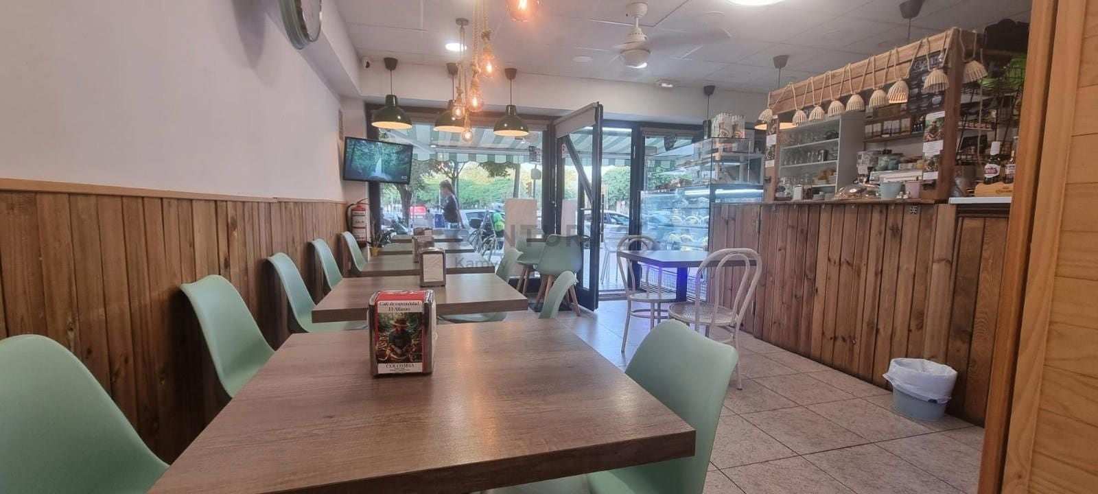 Retail in L'Hospitalet de Llobregat, Barcelona for lease Interior Photo- Image 1 of 11