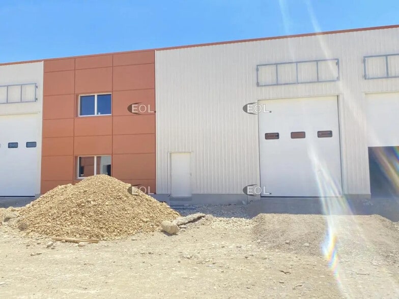 Industrial in Chassieu for lease - Building Photo - Image 1 of 23