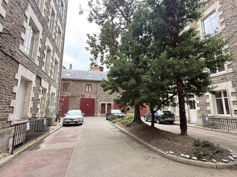 Office in Nantes for lease - Building Photo - Image 3 of 6