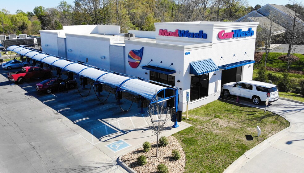 1806 Liberty Dr, Thomasville, NC for sale - Building Photo - Image 1 of 1