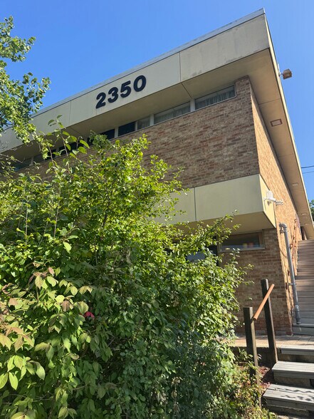 2350 Washtenaw Ave, Ann Arbor, MI for lease - Building Photo - Image 1 of 3