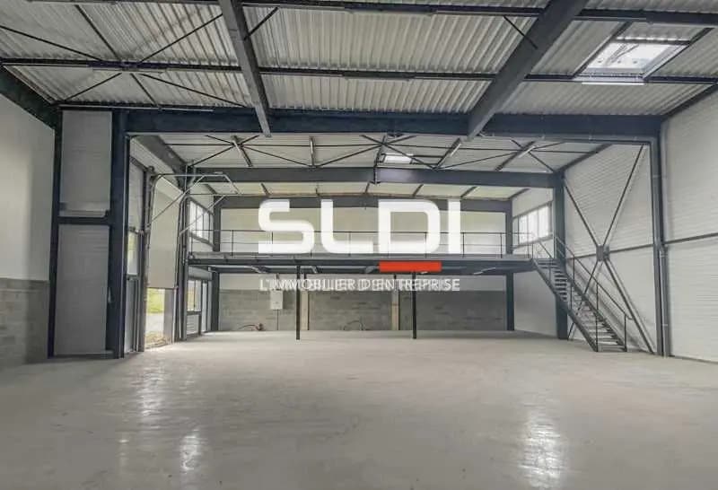 Flex in Frans for lease - Interior Photo - Image 2 of 8