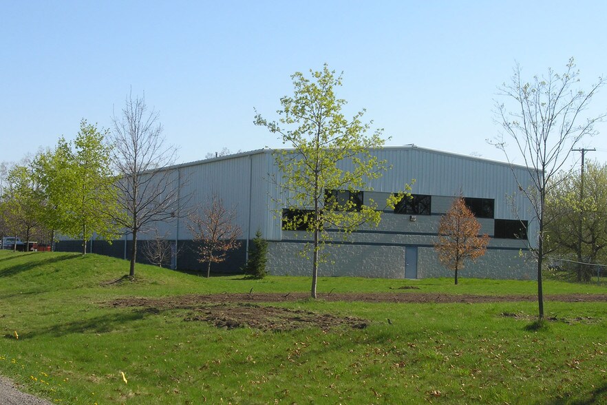 51716 Grand River Ave, Wixom, MI for lease - Building Photo - Image 3 of 5