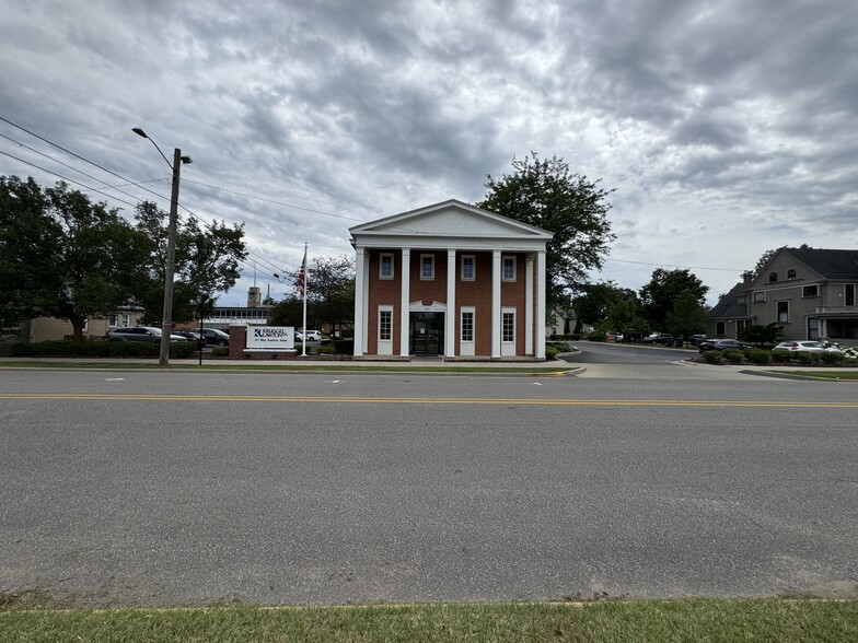 317 W Franklin St, Elkhart, IN for sale - Building Photo - Image 2 of 18