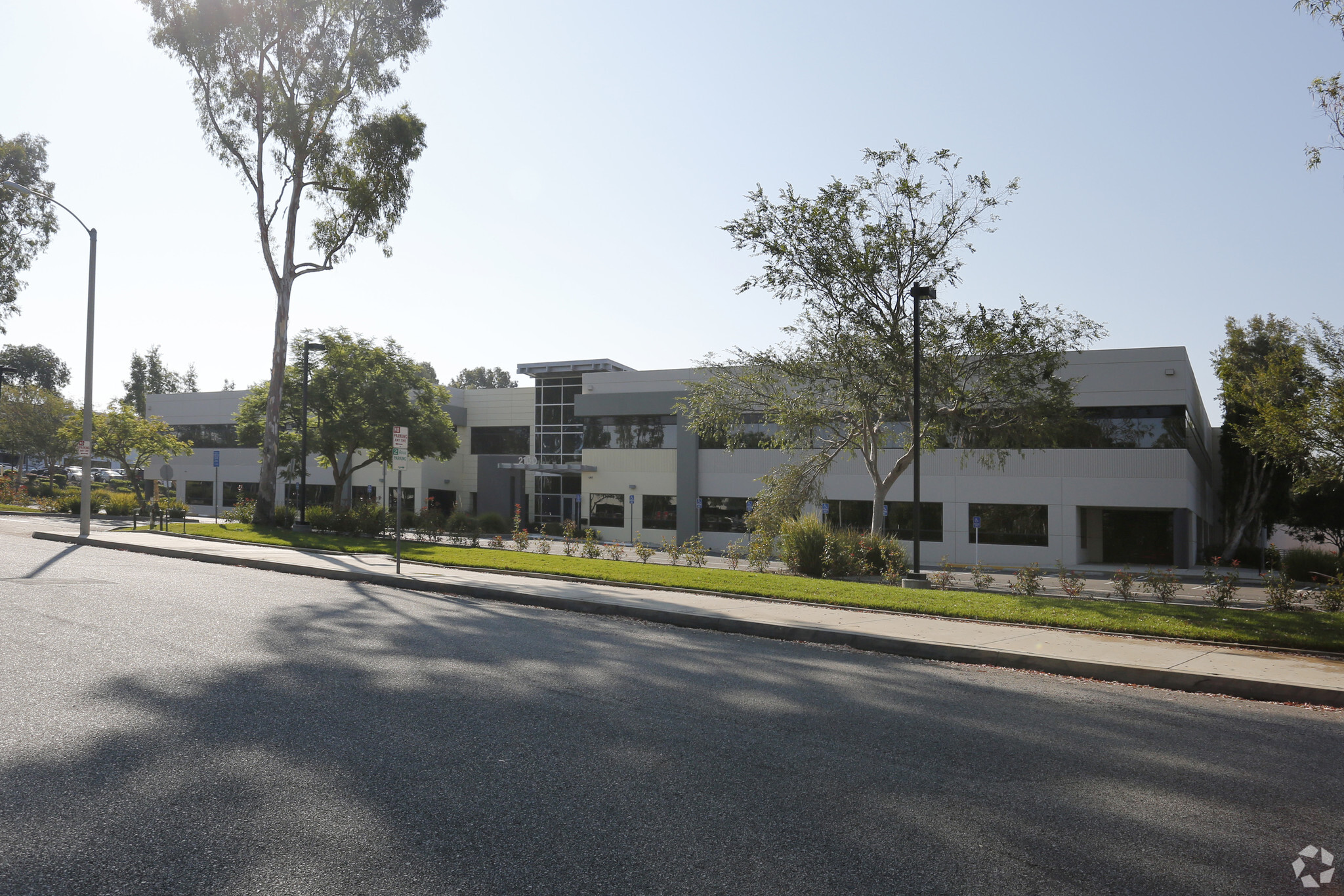 2100 Corporate Center Dr, Thousand Oaks, CA for lease Building Photo- Image 1 of 9