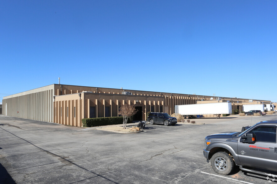 3501 Melcat Dr, Oklahoma City, OK for lease - Building Photo - Image 2 of 7