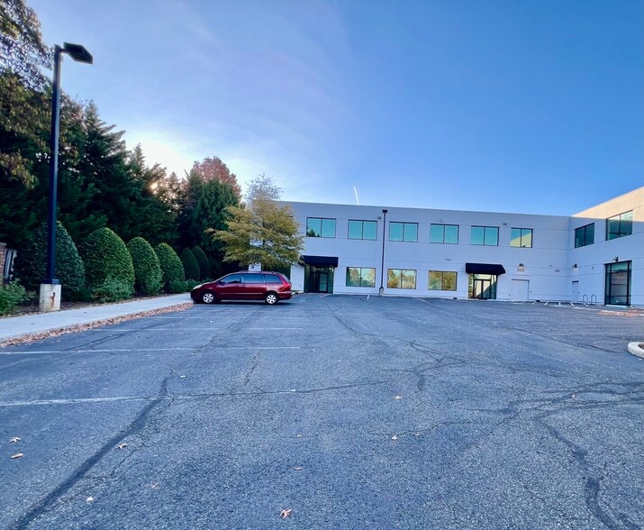 5440 Cherokee Ave, Alexandria, VA for lease - Building Photo - Image 3 of 12