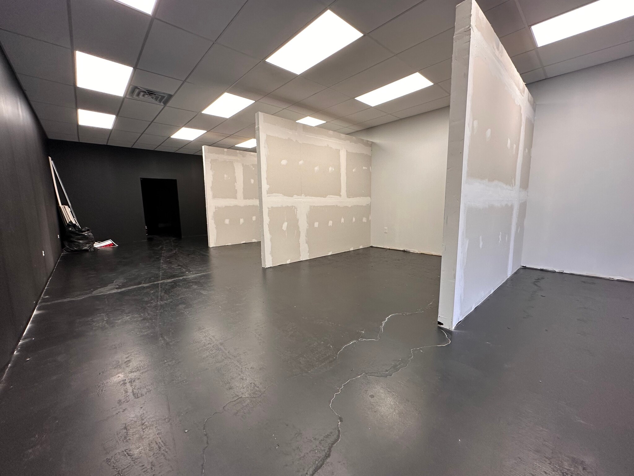 815 N Noland Rd, Independence, MO for lease Interior Photo- Image 1 of 9