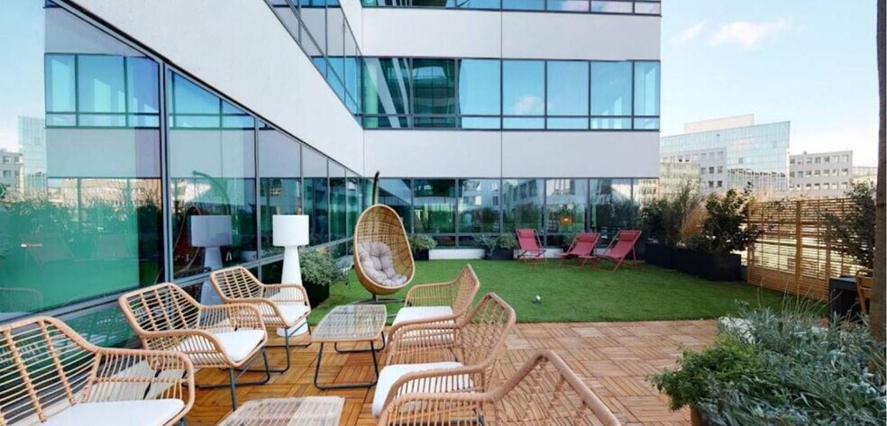 65 Rue Ordener, Paris for lease - Building Photo - Image 3 of 17
