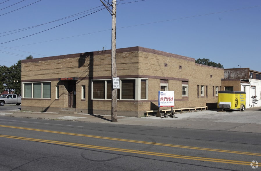 1701 Rockingham Rd, Davenport, IA 52802