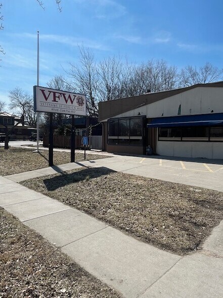 1801 Massachusetts St, Lawrence, KS for lease - Building Photo - Image 2 of 12