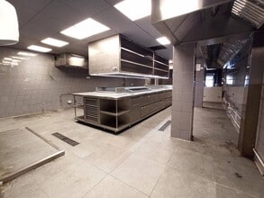 Retail in Barcelona, Barcelona for lease Interior Photo- Image 2 of 15