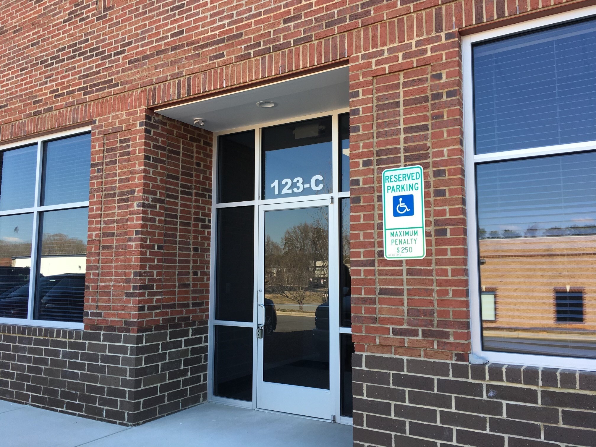 123 Poplar Pointe Dr, Mooresville, NC for lease Building Photo- Image 1 of 4