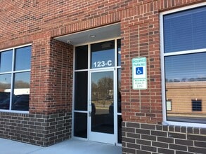 123 Poplar Pointe Dr, Mooresville, NC for lease Building Photo- Image 1 of 4