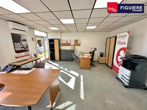 75 Rue Marcelin Berthelot, Aix-en-Provence for lease Interior Photo- Image 2 of 17