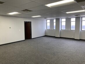 4240 Blue Ridge Blvd, Kansas City, MO for lease Interior Photo- Image 1 of 2