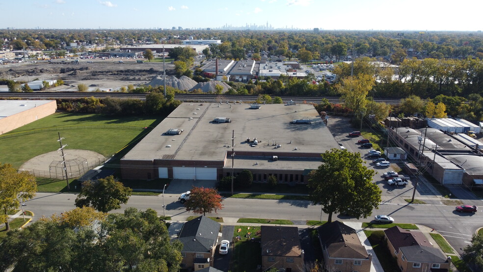 941 Cernan Dr, Bellwood, IL for sale - Primary Photo - Image 2 of 6