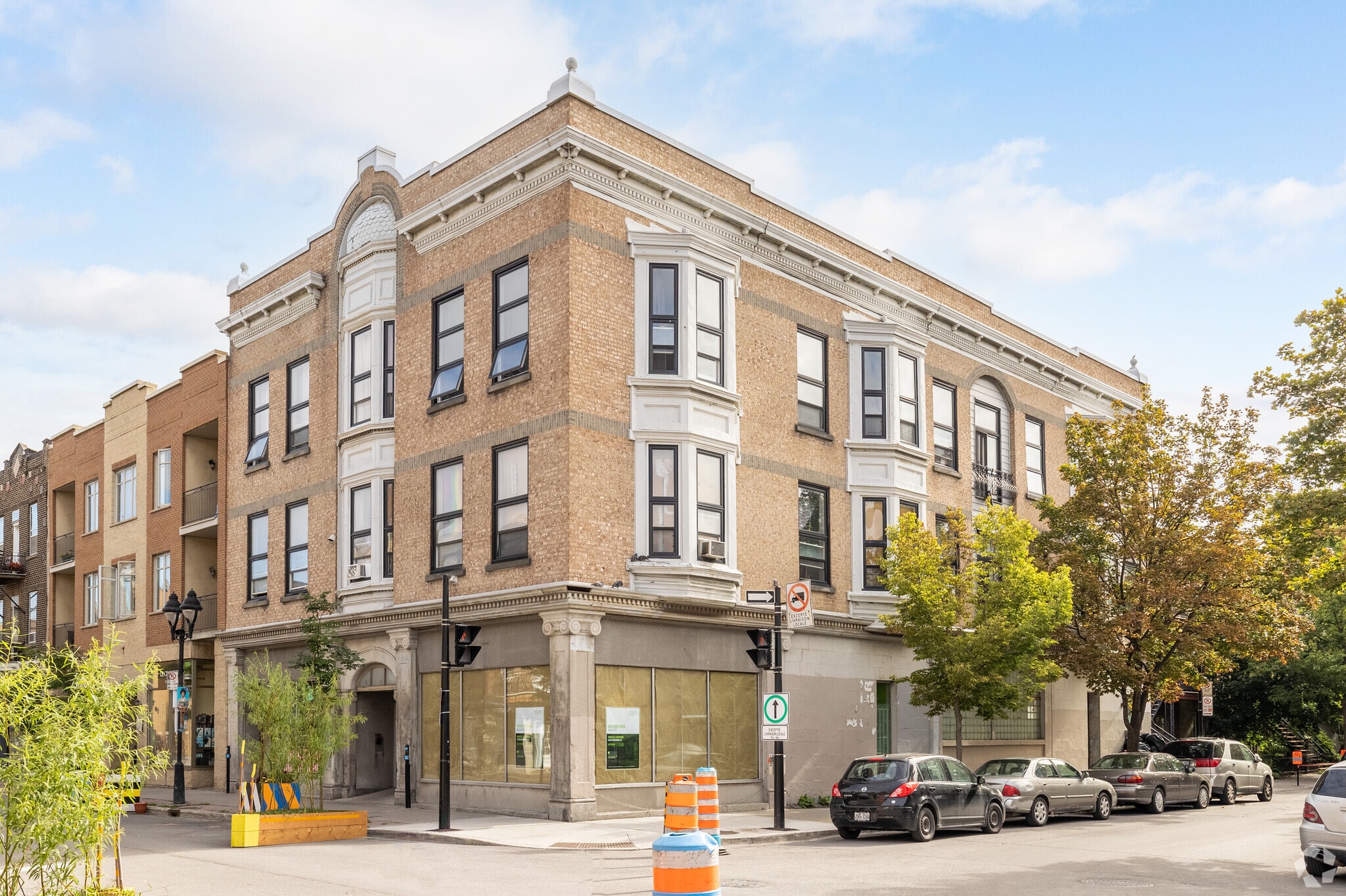 2200-2204 Av du Mont-Royal E, Montréal, QC for sale Primary Photo- Image 1 of 1