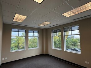 1045 76th St, West Des Moines, IA for lease Interior Photo- Image 2 of 6