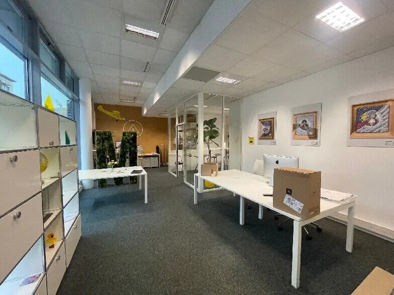 Office in Lyon for lease - Interior Photo - Image 3 of 8