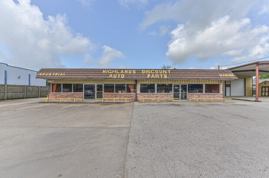 216 S Main St, Highlands, TX for sale - Building Photo - Image 1 of 1