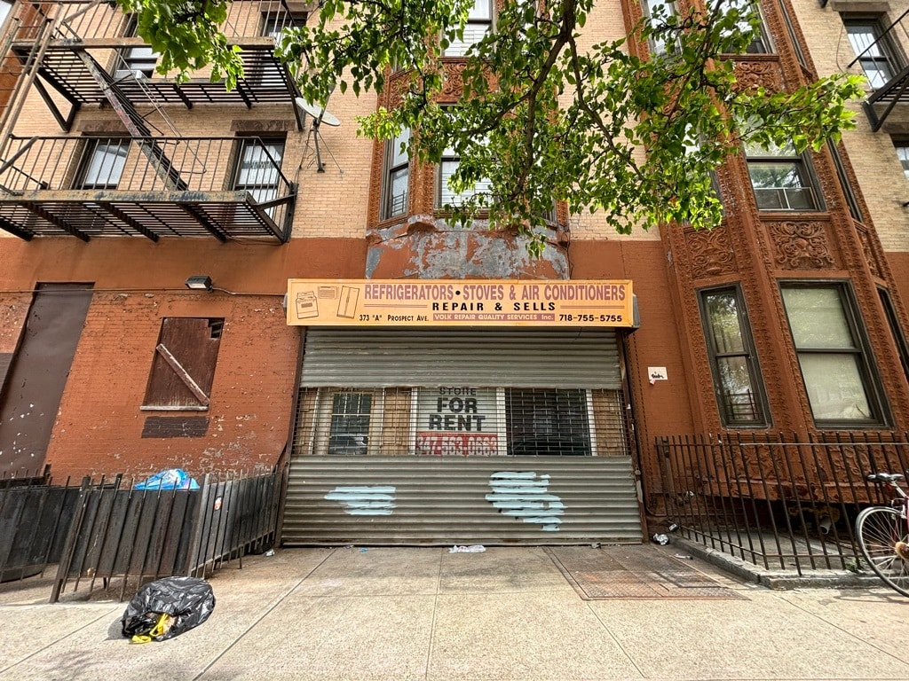 373 Prospect Ave, Brooklyn, NY for lease Interior Photo- Image 1 of 3