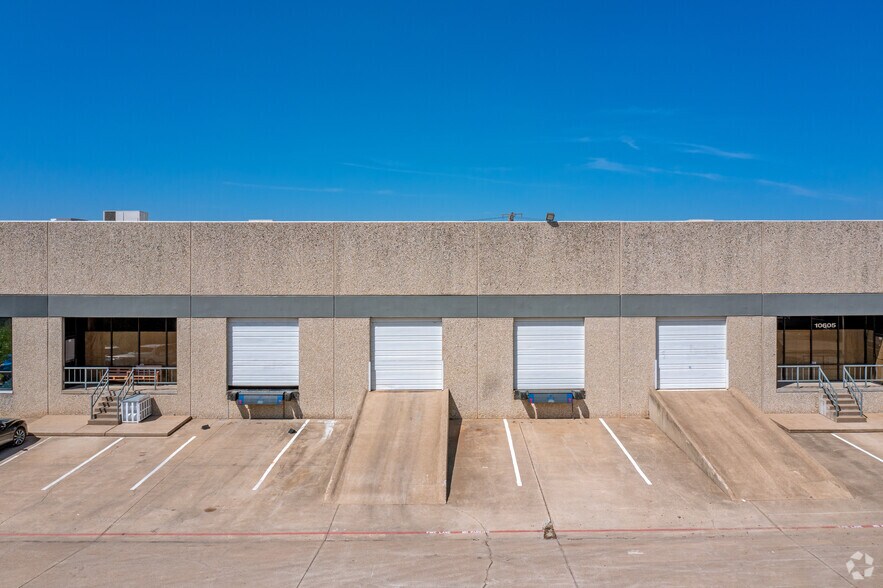 10605 Boomer Cir, Dallas, TX for lease - Building Photo - Image 2 of 5