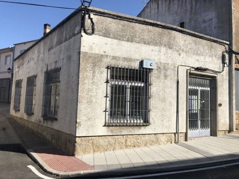 Valladolid, Salamanca, Salamanca for sale - Building Photo - Image 2 of 2