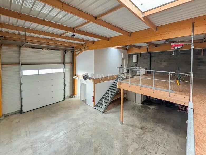 Flex in Saint-Malo for lease - Interior Photo - Image 1 of 9