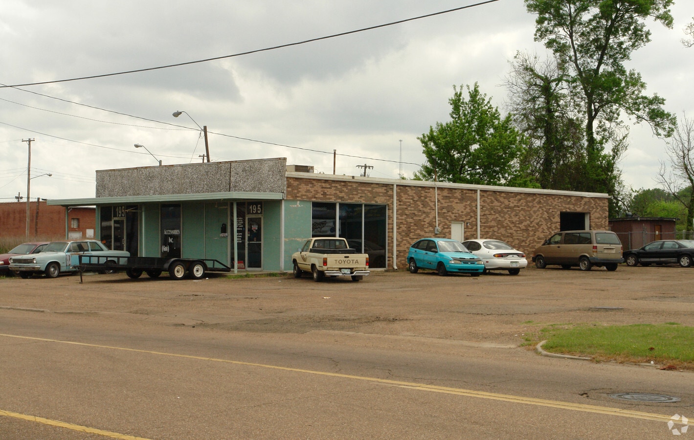 195199 Raymond Rd, Jackson, MS 39204