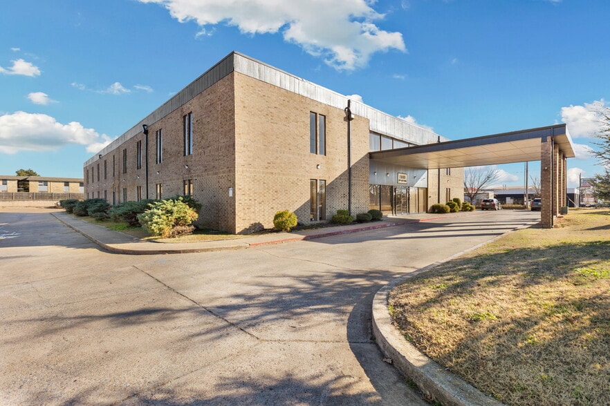 1900 N Macarthur Blvd, Oklahoma City, OK for sale - Building Photo - Image 3 of 18