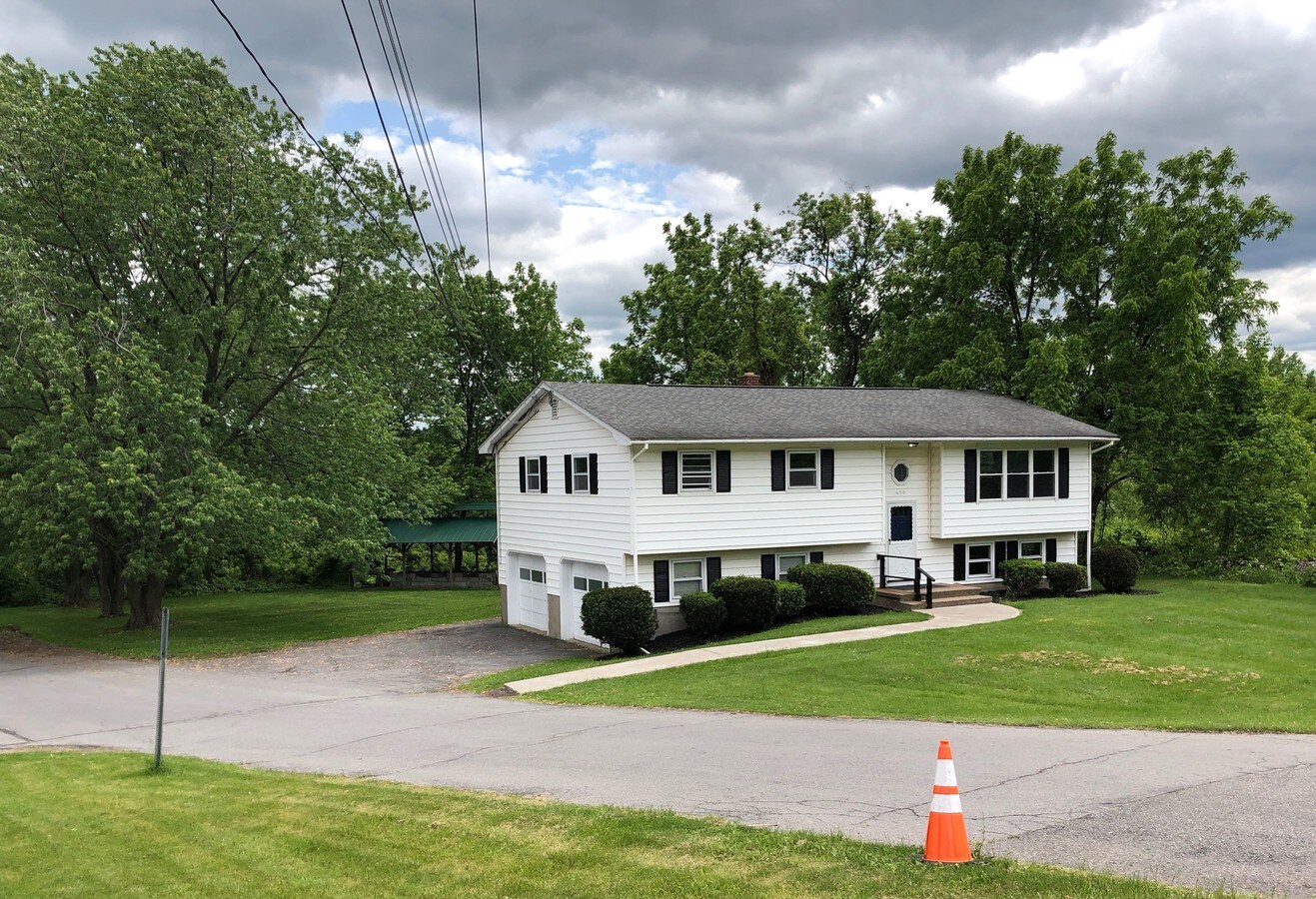 620 French Rd, New Hartford, NY 13413