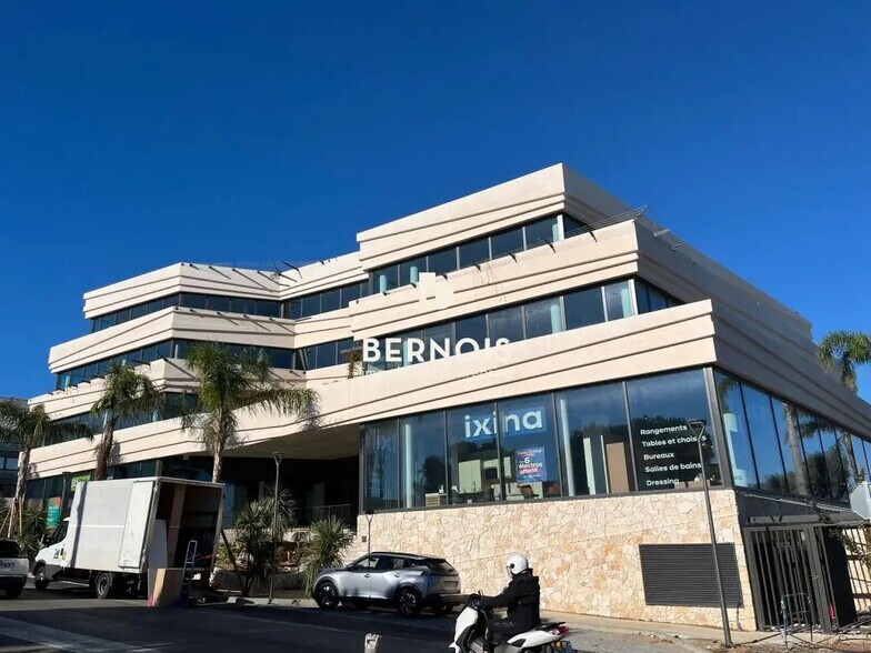 Office in La Seyne-sur-Mer for lease - Building Photo - Image 3 of 17