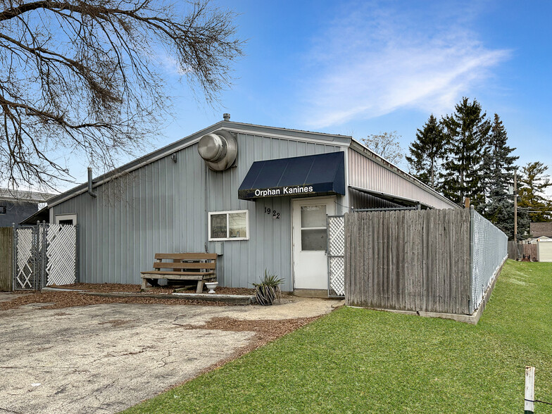 1922 Kremer Ave, Racine, WI for sale - Building Photo - Image 1 of 7