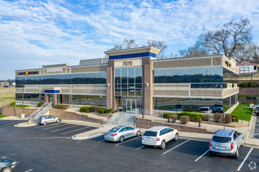 7070 Renner Rd, Shawnee, KS 66217