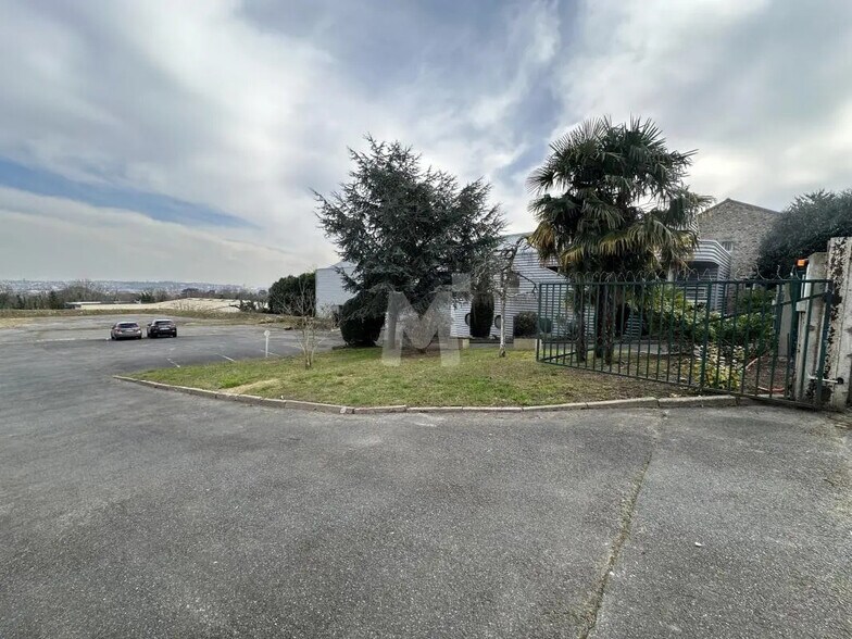 Flex in Villeneuve-le-Roi for lease - Building Photo - Image 3 of 7