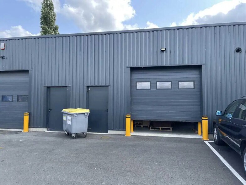 Retail in Bresles for lease - Building Photo - Image 1 of 3