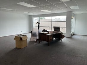 3871 North Fraser Way, Burnaby, BC for lease Interior Photo- Image 2 of 4