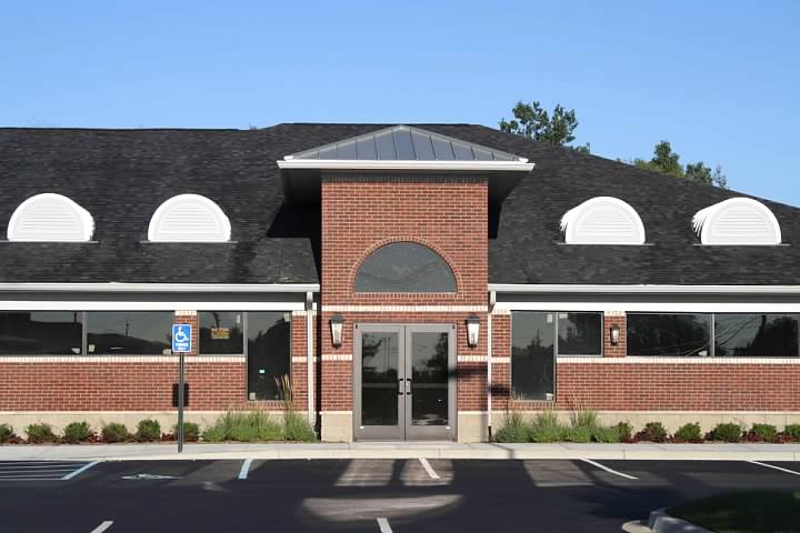 6525 W Maple Rd, West Bloomfield, MI for lease - Building Photo - Image 3 of 8