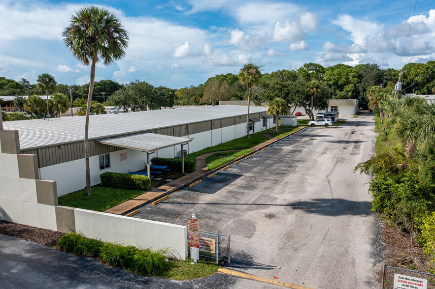 1627 W University Pky, Sarasota, FL for lease - Primary Photo - Image 1 of 1